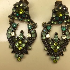 💐NWOT BEAUTIFUL MULTI  GREEN PIERCED EARRINGS